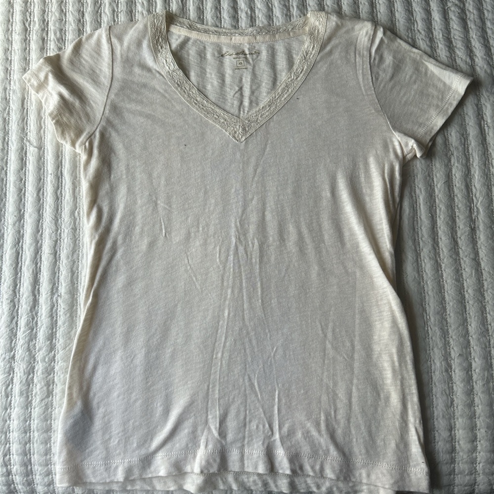 offwhite/cream lace trim tee